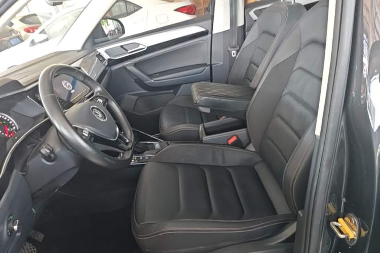 Used Volkswagen Tayron 2020 330TSI Two-Wheel Drive Luxury Smart Connectivity Version Left Front Seat
