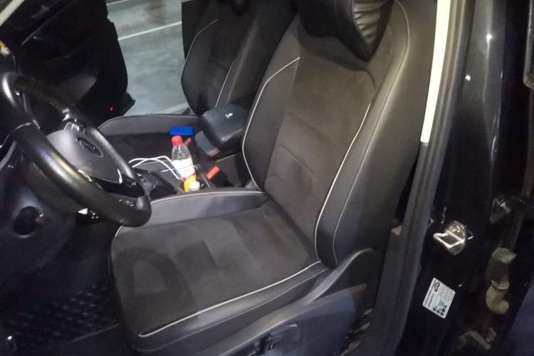 Used Volkswagen Tayron 2020 330TSI Two-Wheel Drive Luxury Connected Pro Edition Left Front Seat