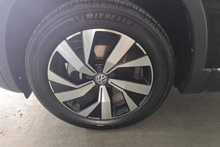 Used Volkswagen Tayron 2020 330TSI Two-Wheel Drive Luxury Smart Connectivity Version Left Front Wheel Hub