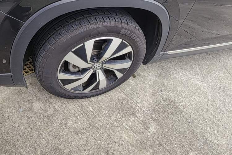 Used Volkswagen Tayron 2020 330TSI Two-Wheel Drive Luxury Smart Connectivity Version Left Front Wheel Hub