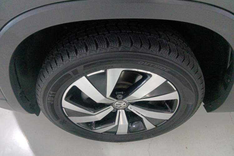 Used Volkswagen Tayron 2020 330TSI Two-Wheel Drive Luxury Smart Connectivity Version Left Front Wheel Hub