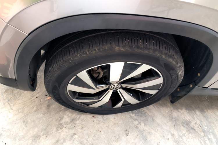 Used Volkswagen Tayron 2020 330TSI Two-Wheel Drive Luxury Smart Connectivity Version Left Front Wheel Hub