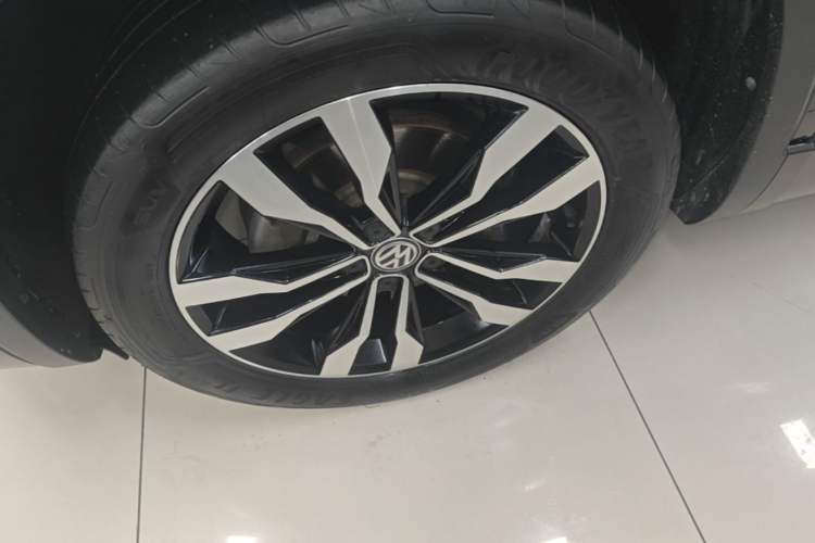 Used Volkswagen Tayron 2020 380TSI All-Wheel Drive R-Line Connected Version Left Front Wheel Hub
