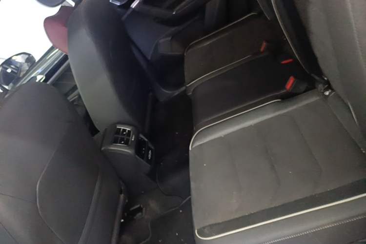 Used Volkswagen Tayron 2020 330TSI Two-Wheel Drive Luxury Connected Pro Edition Left Rear Seat