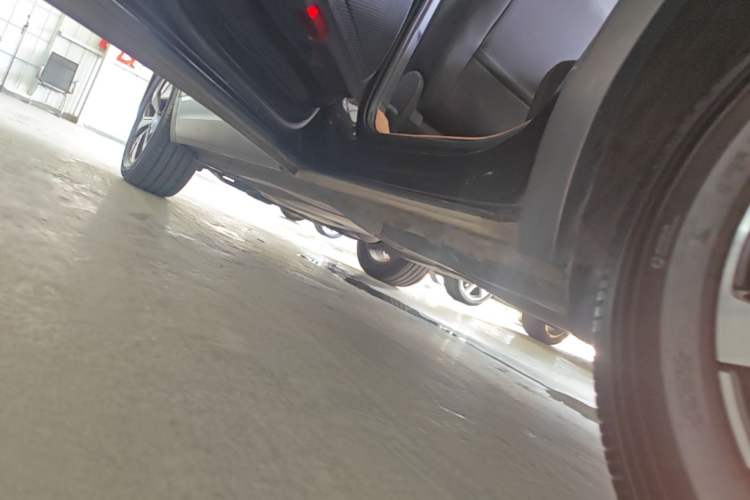 Used Volkswagen Tayron 2020 330TSI Two-Wheel Drive Luxury Smart Connectivity Version Left Side Sill