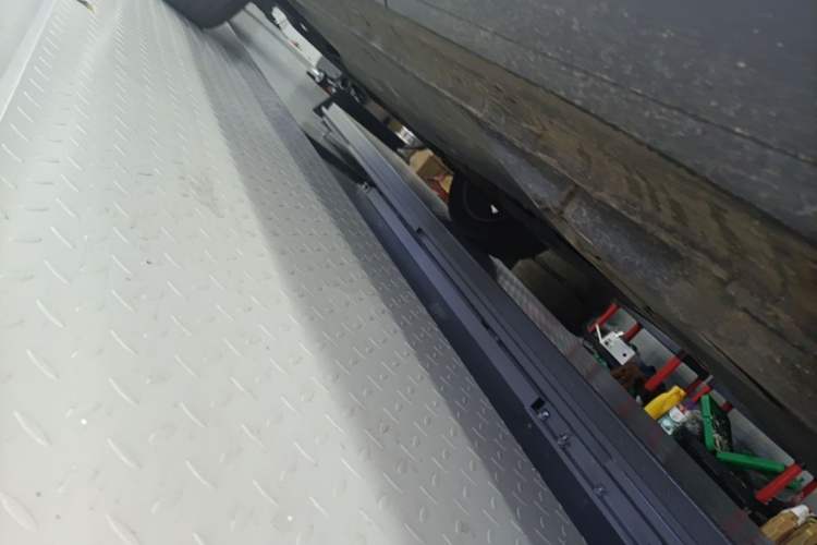 Used Volkswagen Tayron 2020 330TSI Two-Wheel Drive Luxury Connected Pro Edition Left Side Sill