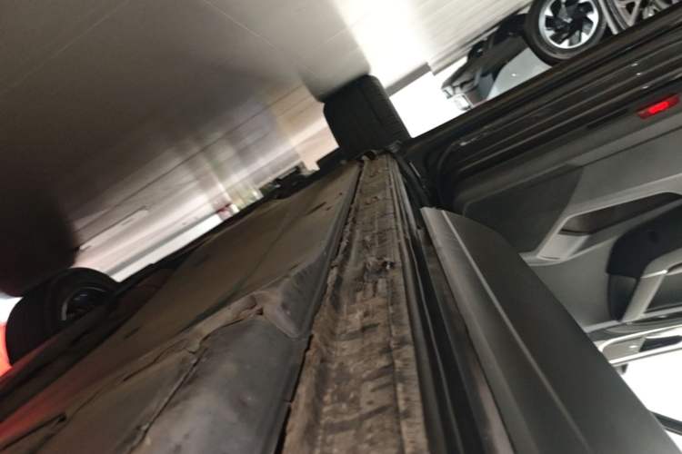 Used Volkswagen Tayron 2020 330TSI Two-Wheel Drive Luxury Smart Connectivity Version Left Side Sill