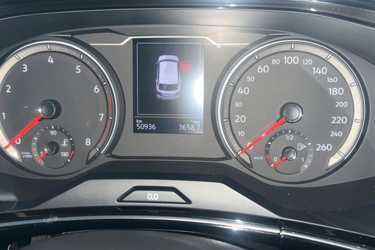 Used Volkswagen Tayron 2020 330TSI Two-Wheel Drive Luxury Smart Connectivity Version Odometer Close Up