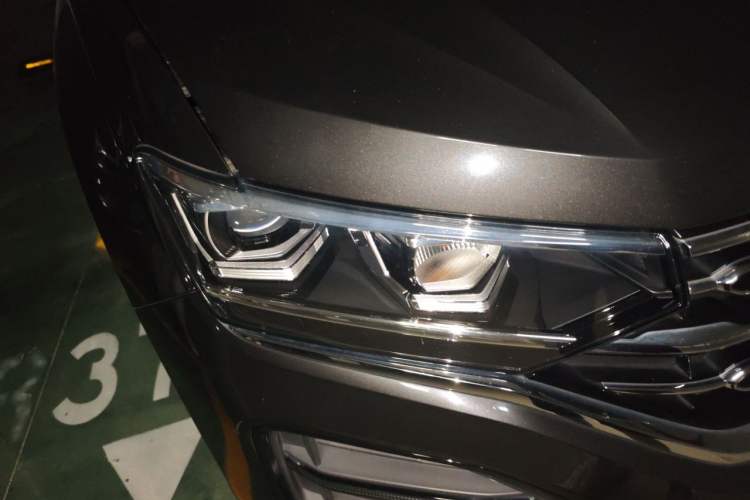 Used Volkswagen Tayron 2020 330TSI Two-Wheel Drive Luxury Smart Connectivity Version Right Front Headlight
