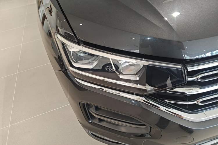 Used Volkswagen Tayron 2020 330TSI Two-Wheel Drive Luxury Smart Connectivity Version Right Front Headlight