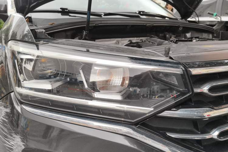 Used Volkswagen Tayron 2020 280TSI Two-Wheel Drive Luxury Connect Edition Right Front Headlight
