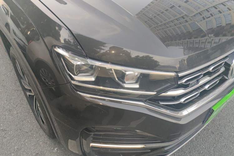 Used Volkswagen Tayron 2020 380TSI All-Wheel Drive R-Line Connected Version Right Front Headlight