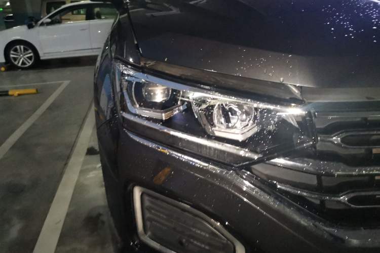 Used Volkswagen Tayron 2020 330TSI Two-Wheel Drive Luxury Connected Pro Edition Right Front Headlight