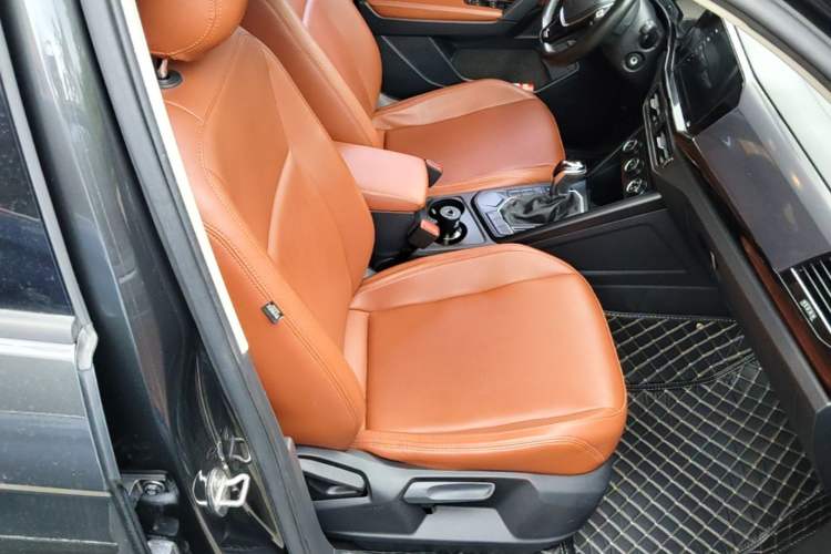 Used Volkswagen Tayron 2020 280TSI Two-Wheel Drive Comfort Connect Edition Right Front Seat