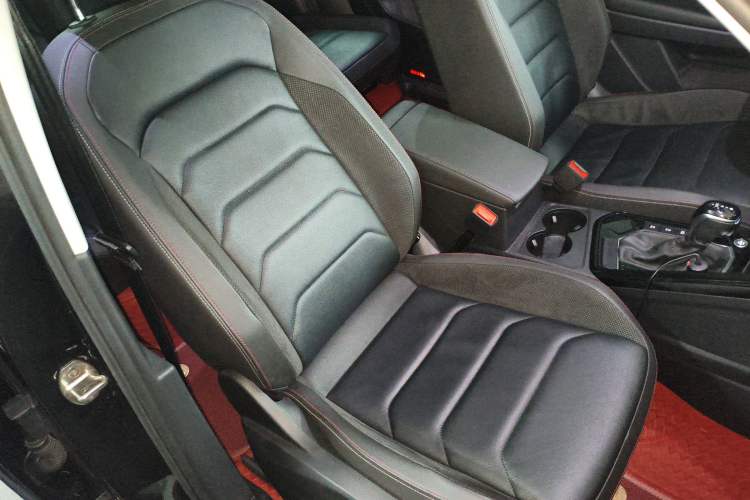 Used Volkswagen Tayron 2020 280TSI Two-Wheel Drive Luxury Connect Edition Right Front Seat