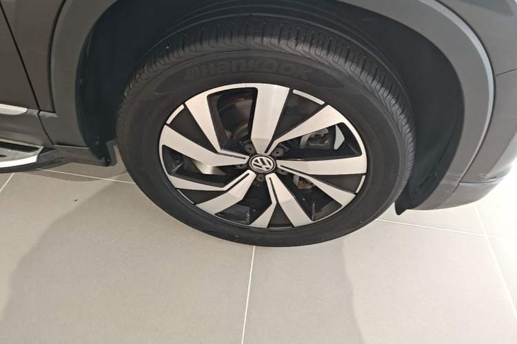 Used Volkswagen Tayron 2020 330TSI Two-Wheel Drive Luxury Smart Connectivity Version Right Front Wheel Hub