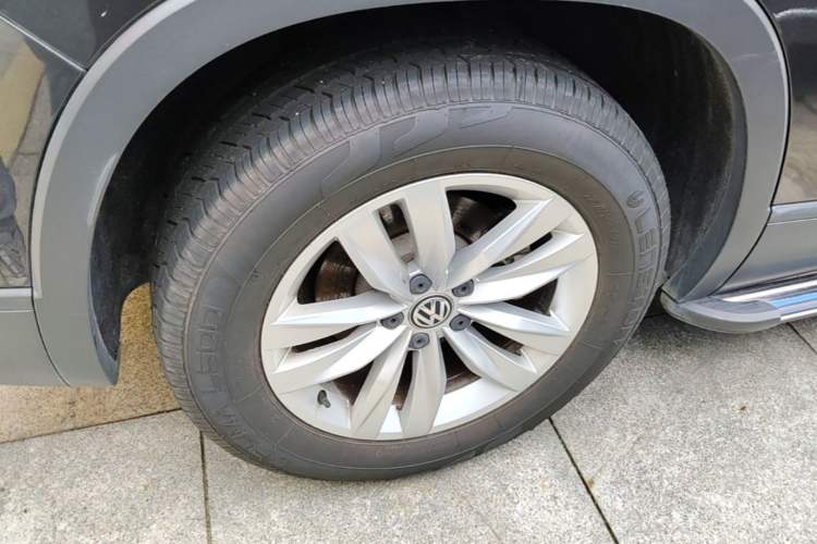 Used Volkswagen Tayron 2020 280TSI Two-Wheel Drive Comfort Connect Edition Right Rear Wheel Hub