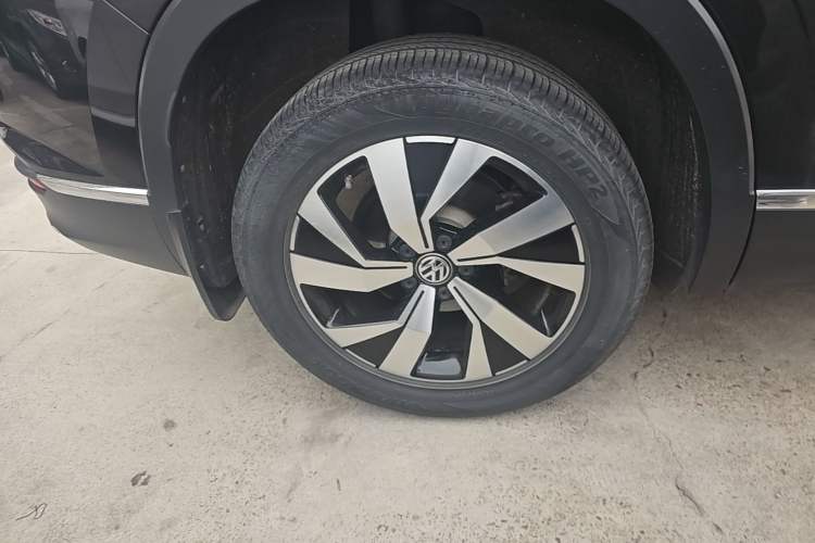 Used Volkswagen Tayron 2020 280TSI Two-Wheel Drive Luxury Connect Edition Right Rear Wheel Hub