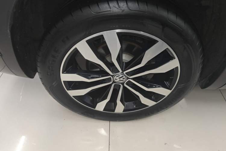 Used Volkswagen Tayron 2020 380TSI All-Wheel Drive R-Line Connected Version Right Rear Wheel Hub