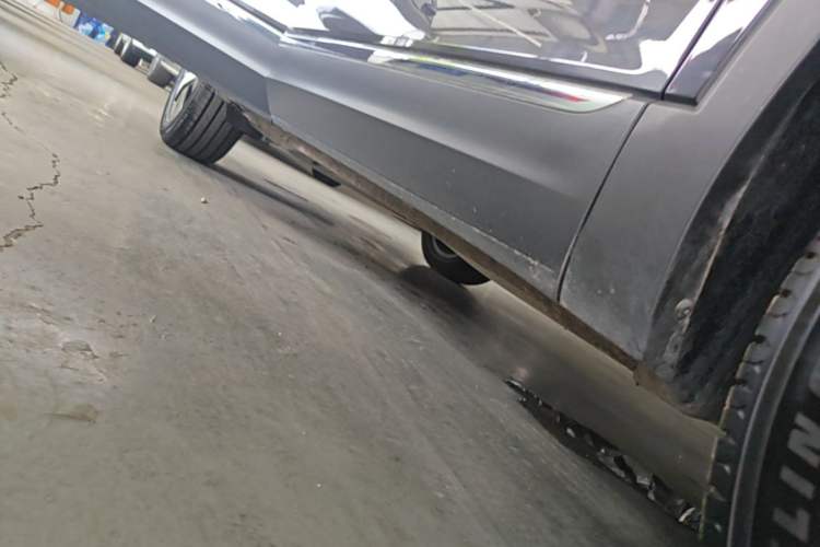 Used Volkswagen Tayron 2020 330TSI Two-Wheel Drive Luxury Smart Connectivity Version Right Side Sill
