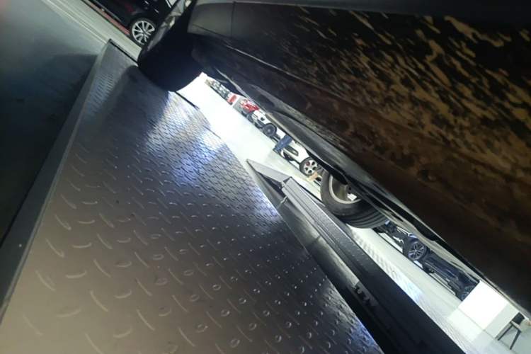 Used Volkswagen Tayron 2020 330TSI Two-Wheel Drive Luxury Connected Pro Edition Right Side Sill