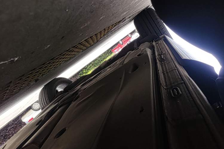 Used Volkswagen Tayron 2020 330TSI Two-Wheel Drive Luxury Smart Connectivity Version Right Side Sill