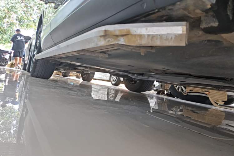 Used Volkswagen Tayron 2020 330TSI Two-Wheel Drive Luxury Smart Connectivity Version Right Side Sill