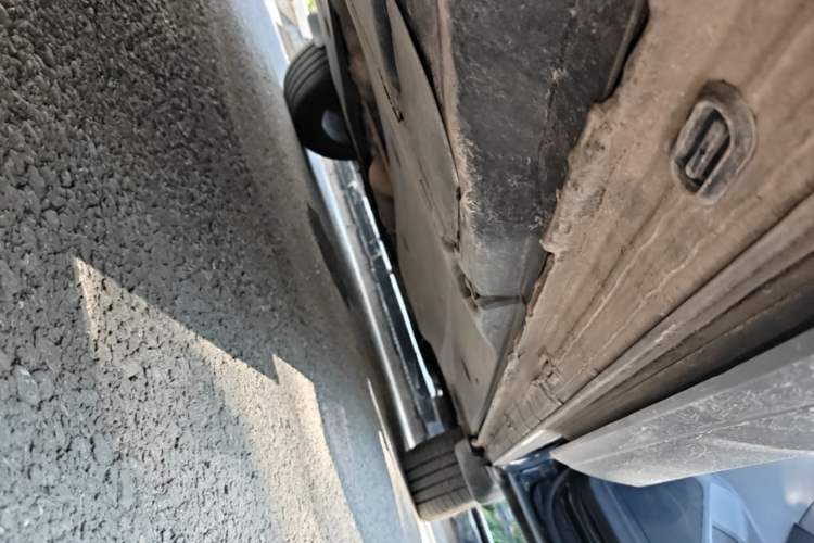 Used Volkswagen Tayron 2020 330TSI Two-Wheel Drive Luxury Smart Connectivity Version Right Side Sill