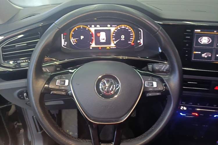 Used Volkswagen Tayron 2020 330TSI Two-Wheel Drive Luxury Connected Pro Edition Steering Wheel