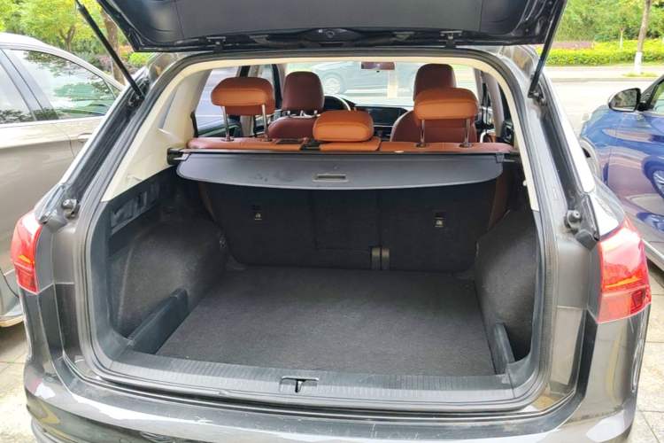 Used Volkswagen Tayron 2020 280TSI Two-Wheel Drive Comfort Connect Edition Trunk