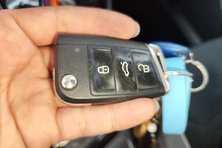 Used Volkswagen Tayron 2020 330TSI Two-Wheel Drive Luxury Connected Pro Edition Vehicle Key