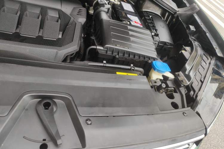 Used Volkswagen Tayron 2020 330TSI Two-Wheel Drive Luxury Smart Connectivity Version Engine Bay Left