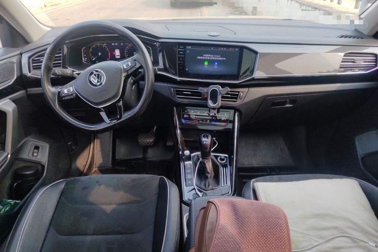 Used Volkswagen Tayron 2020 330TSI Two-Wheel Drive Luxury Connected Pro Edition Center Console