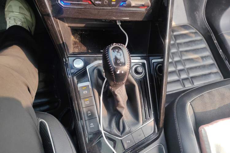 Used Volkswagen Tayron 2020 330TSI Two-Wheel Drive Luxury Connected Pro Edition Gear Lever