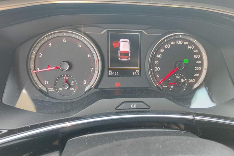 Used Volkswagen Tayron 2020 330TSI Two-Wheel Drive Luxury Smart Connectivity Version Odometer Close Up