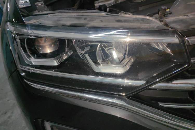 Used Volkswagen Tayron 2020 380TSI Four-Wheel Drive Luxury Connect Pro Edition Right Front Headlight