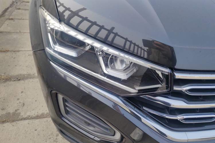 Used Volkswagen Tayron 2020 330TSI Two-Wheel Drive Luxury Connected Pro Edition Right Front Headlight