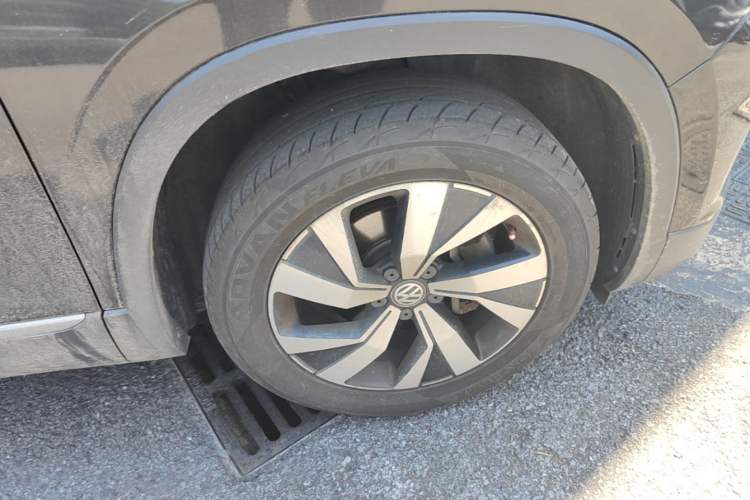 Used Volkswagen Tayron 2020 330TSI Two-Wheel Drive Luxury Smart Connectivity Version Right Front Wheel Hub