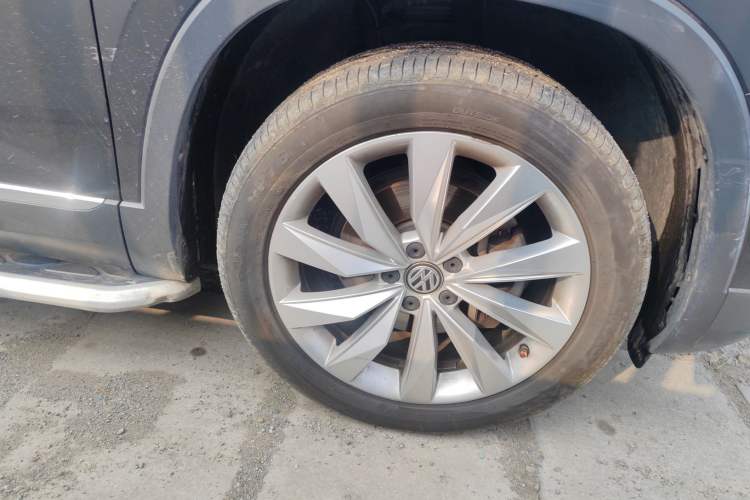 Used Volkswagen Tayron 2020 330TSI Two-Wheel Drive Luxury Connected Pro Edition Right Front Wheel Hub