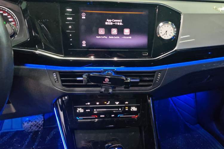 Used Volkswagen Tayron 2020 280TSI Two-Wheel Drive Luxury Connect Edition Audio And AC Panel