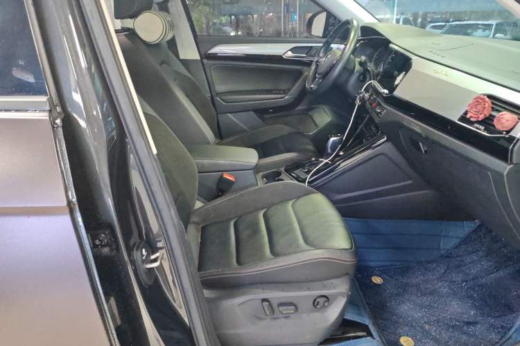 Used Volkswagen Tayron 2020 280TSI Two-Wheel Drive Luxury Connect Edition Right Front Seat