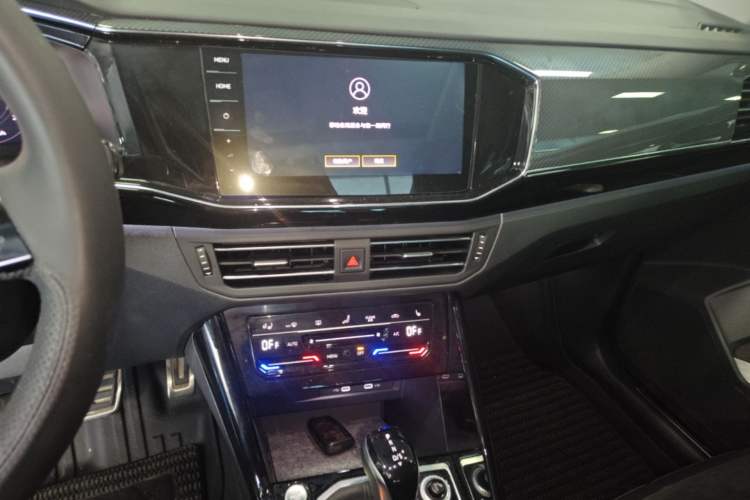 Used Volkswagen Tayron 2020 330TSI Two-Wheel Drive Luxury Connected Pro Edition Audio And AC Panel