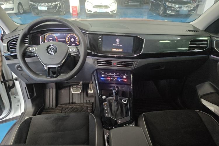 Used Volkswagen Tayron 2020 330TSI Two-Wheel Drive Luxury Connected Pro Edition Center Console