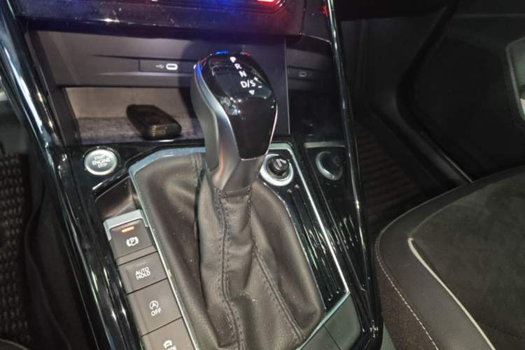 Used Volkswagen Tayron 2020 330TSI Two-Wheel Drive Luxury Connected Pro Edition Gear Lever