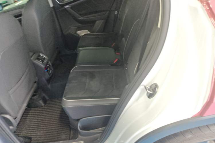 Used Volkswagen Tayron 2020 330TSI Two-Wheel Drive Luxury Connected Pro Edition Left Rear Seat