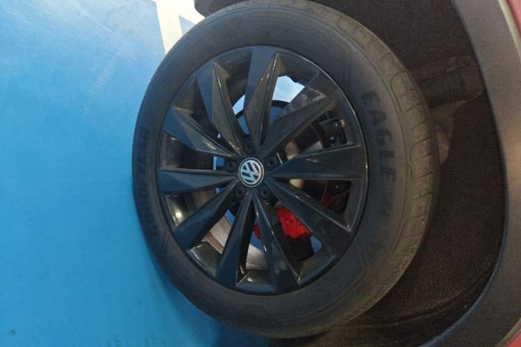 Used Volkswagen Tayron 2020 330TSI Two-Wheel Drive Luxury Connected Pro Edition Right Rear Wheel Hub
