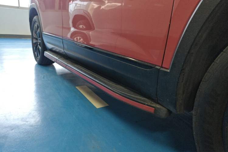 Used Volkswagen Tayron 2020 330TSI Two-Wheel Drive Luxury Connected Pro Edition Right Side Sill