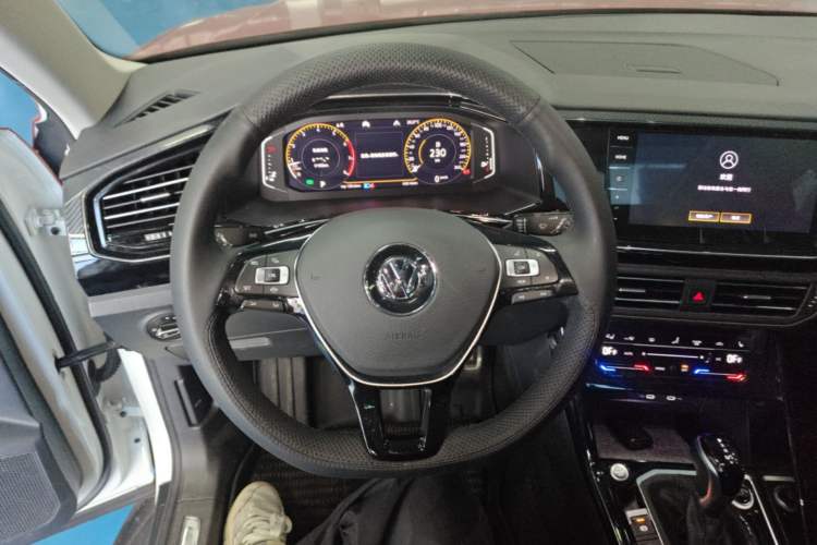 Used Volkswagen Tayron 2020 330TSI Two-Wheel Drive Luxury Connected Pro Edition Steering Wheel