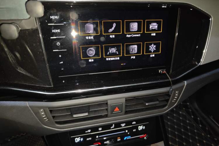 Used Volkswagen Tayron 2020 330TSI Two-Wheel Drive Luxury Smart Connectivity Version Audio And AC Panel