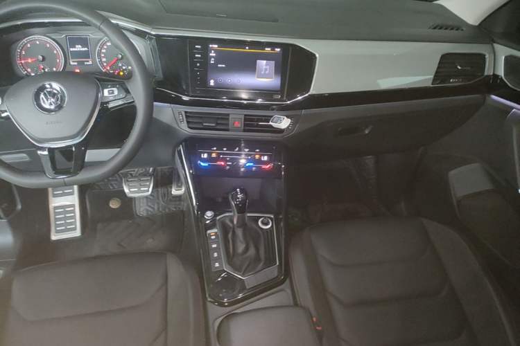 Used Volkswagen Tayron 2020 280TSI Two-Wheel Drive Luxury Connect Edition Audio And AC Panel